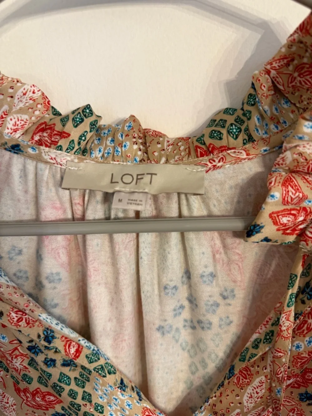 LOFT Floral Cinched Sleeve Tie Neck Mixed Media Blouse Top Sz M